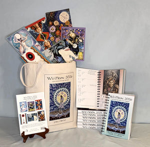 Un regalo especial para mujeres con un diario lunar in Español, tarjetas con arte, y una bolsa bella!